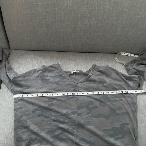 Sundry Gray Camouflage Long Sleeve V-Neck Shirt Size 1 Womens Small Pima Cotton - Picture 6 of 7